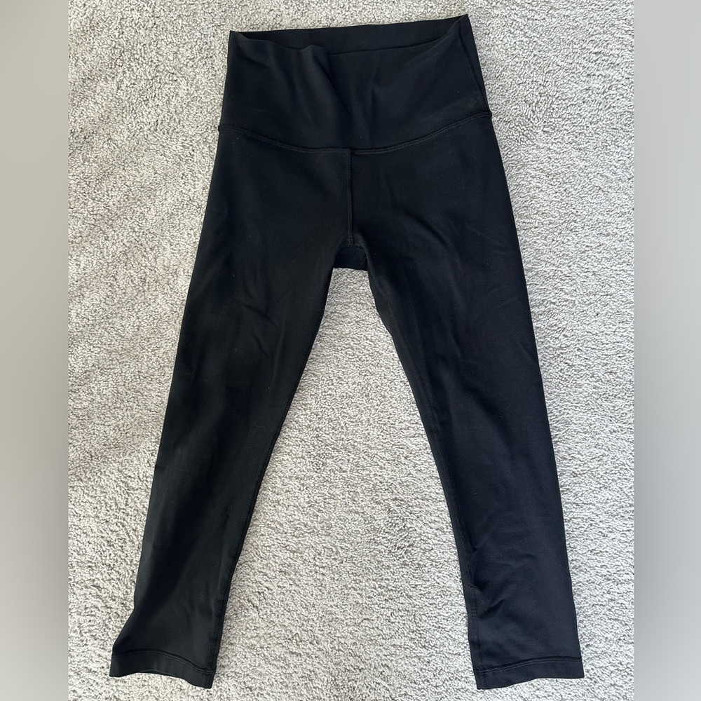 Black Lululemon capri leggings
